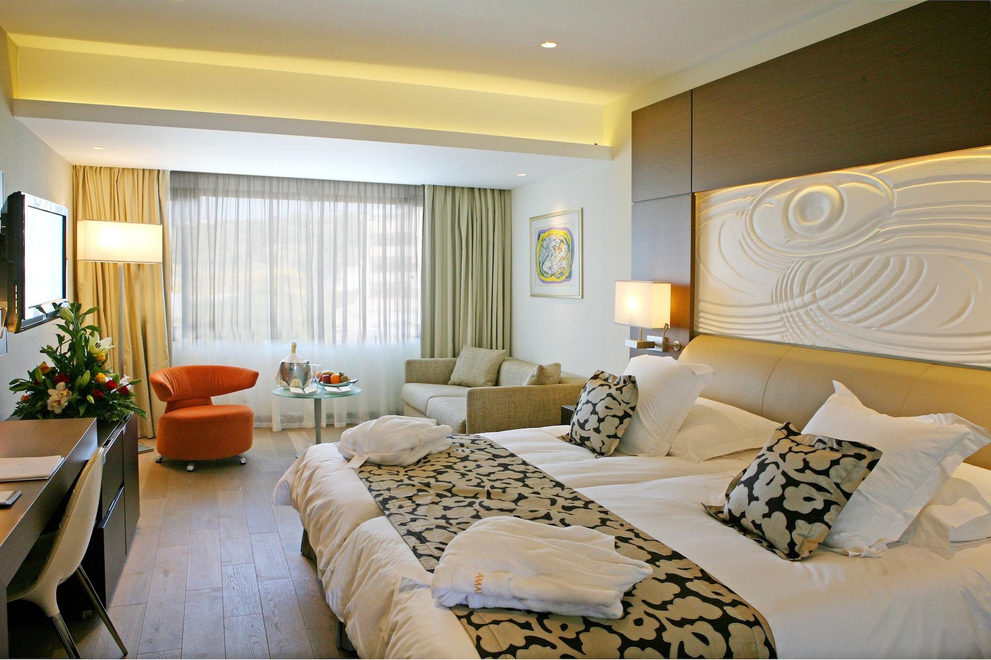 Amathus Beach Hotel Lemesós Eksteriør bilde A room at the hotel