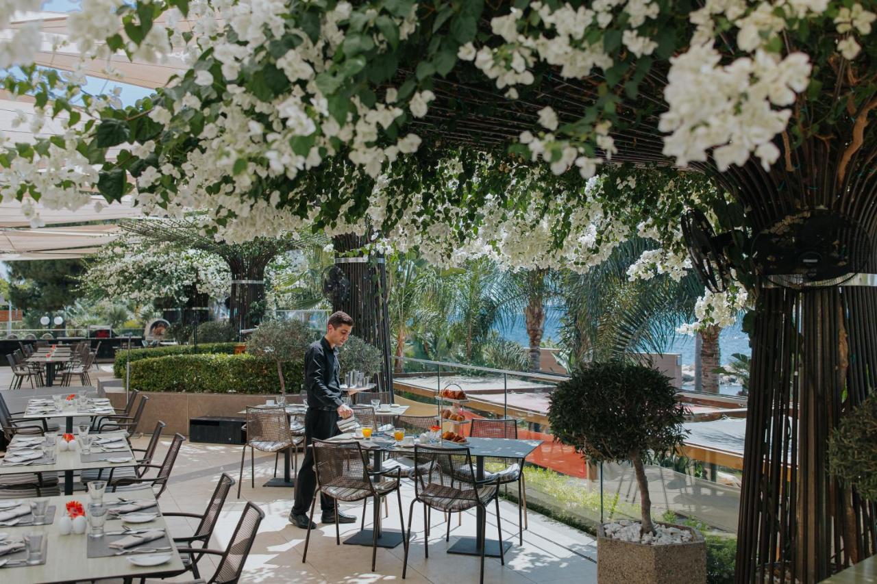 Amathus Beach Hotel Lemesós Eksteriør bilde The Garden Grill
