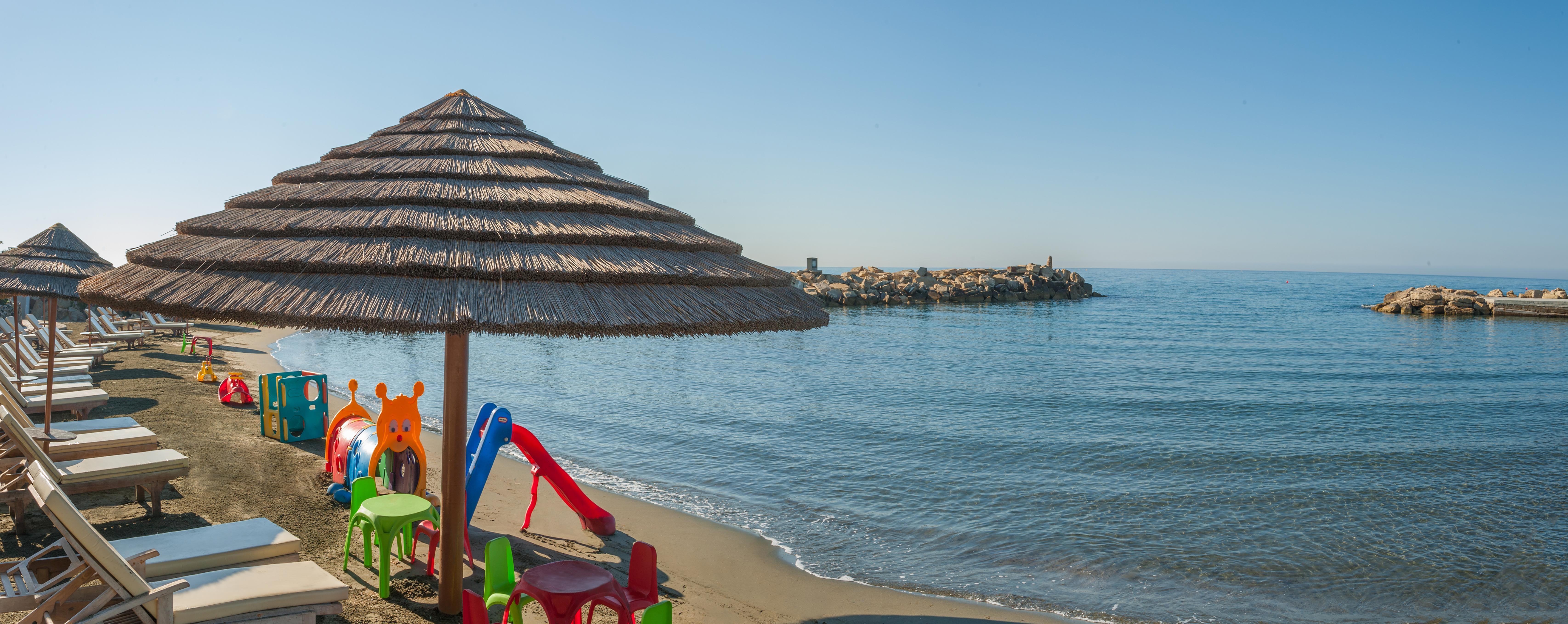 Amathus Beach Hotel Lemesós Eksteriør bilde The beach of Nea Vrasna