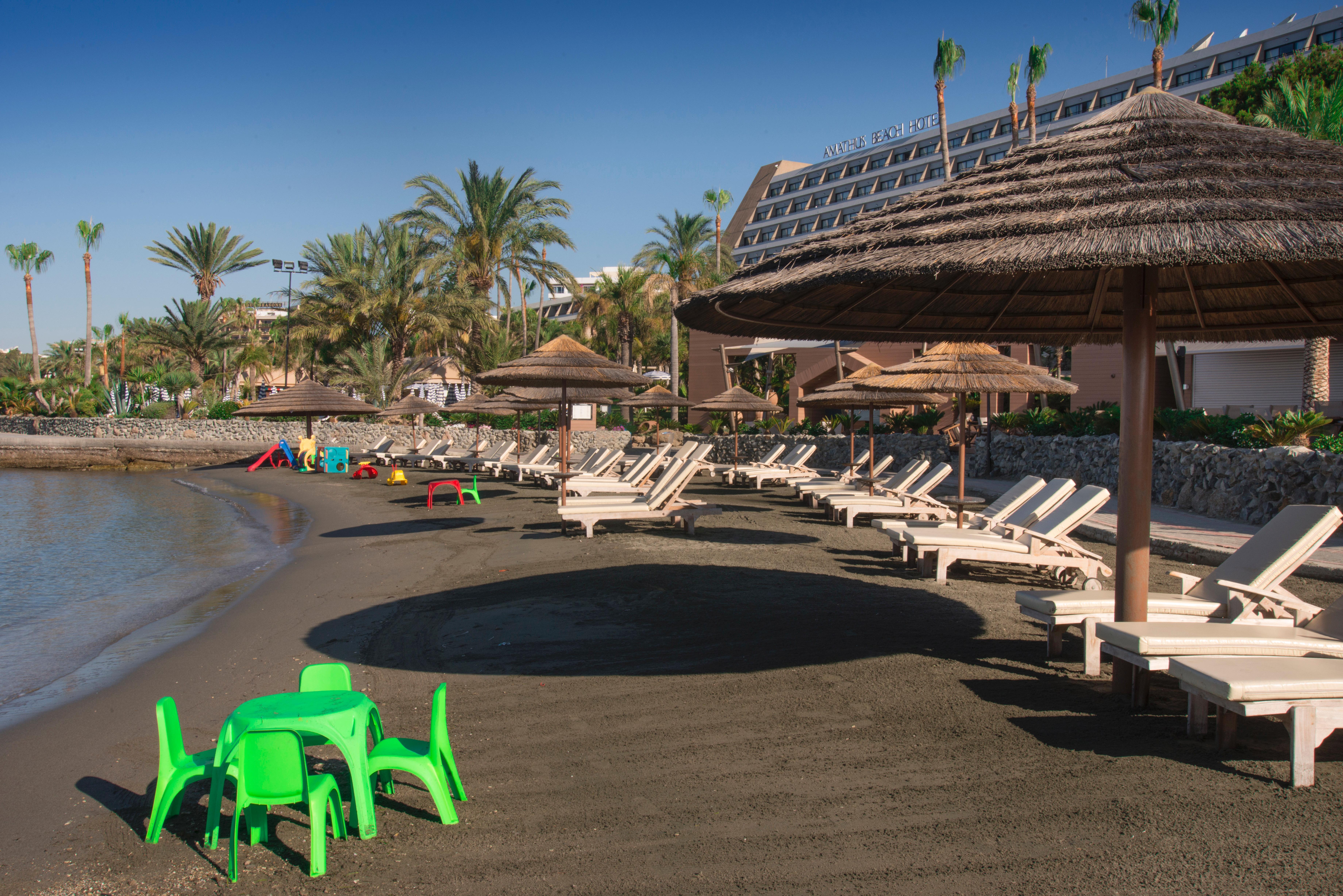 Amathus Beach Hotel Lemesós Eksteriør bilde Beach at the hotel