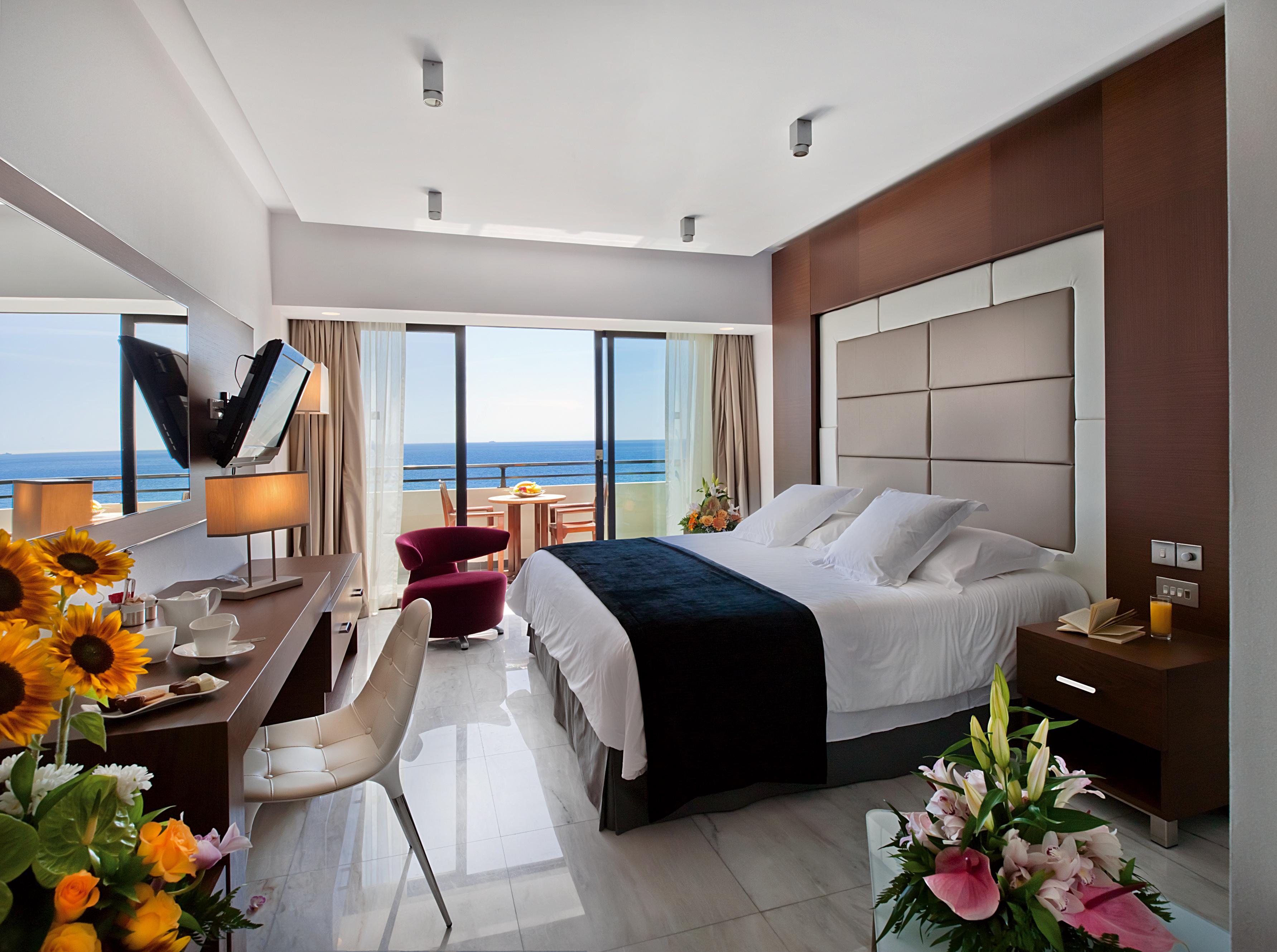 Amathus Beach Hotel Lemesós Eksteriør bilde A bedroom at the hotel