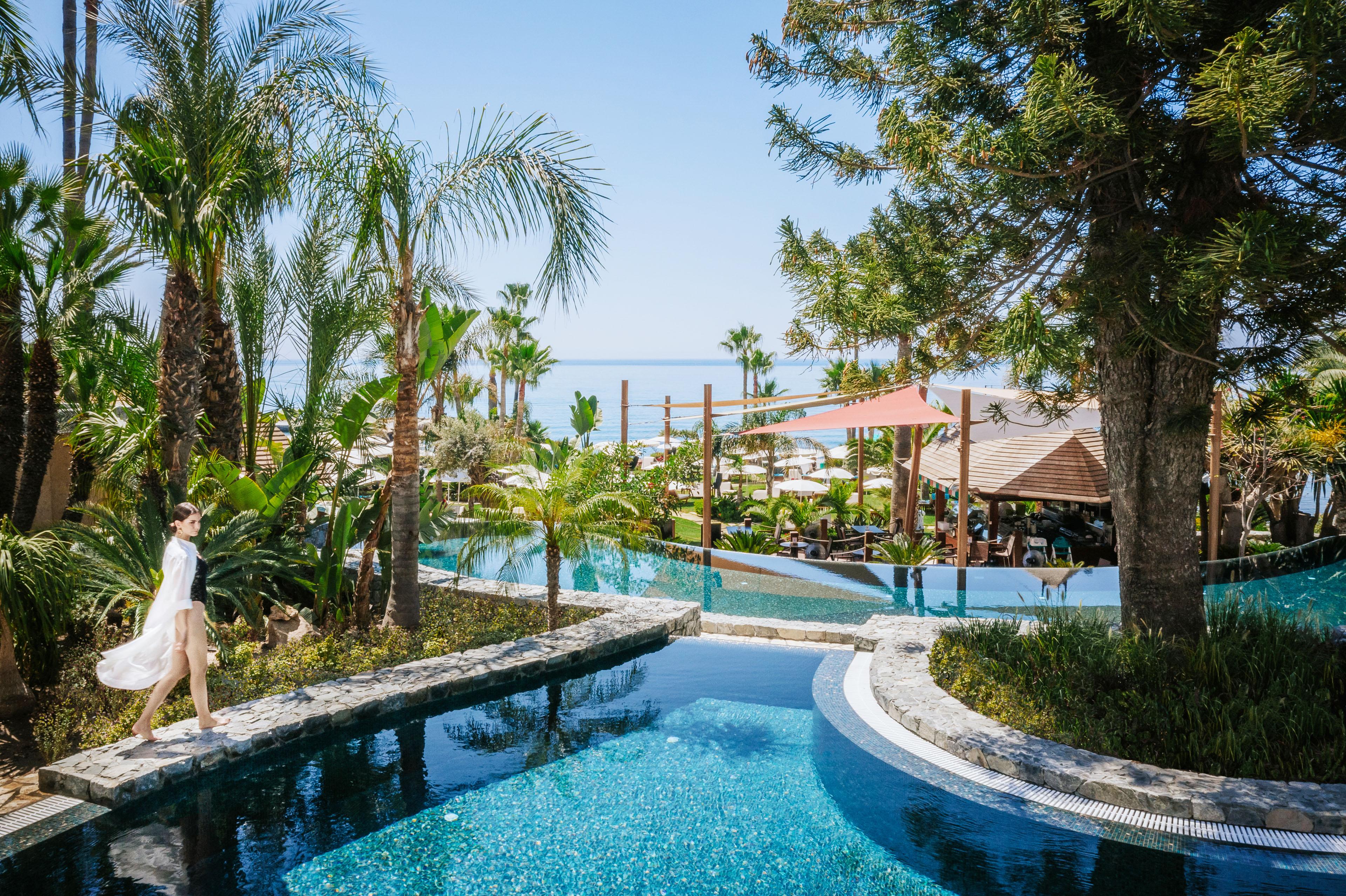 Amathus Beach Hotel Lemesós Eksteriør bilde The resort's pool