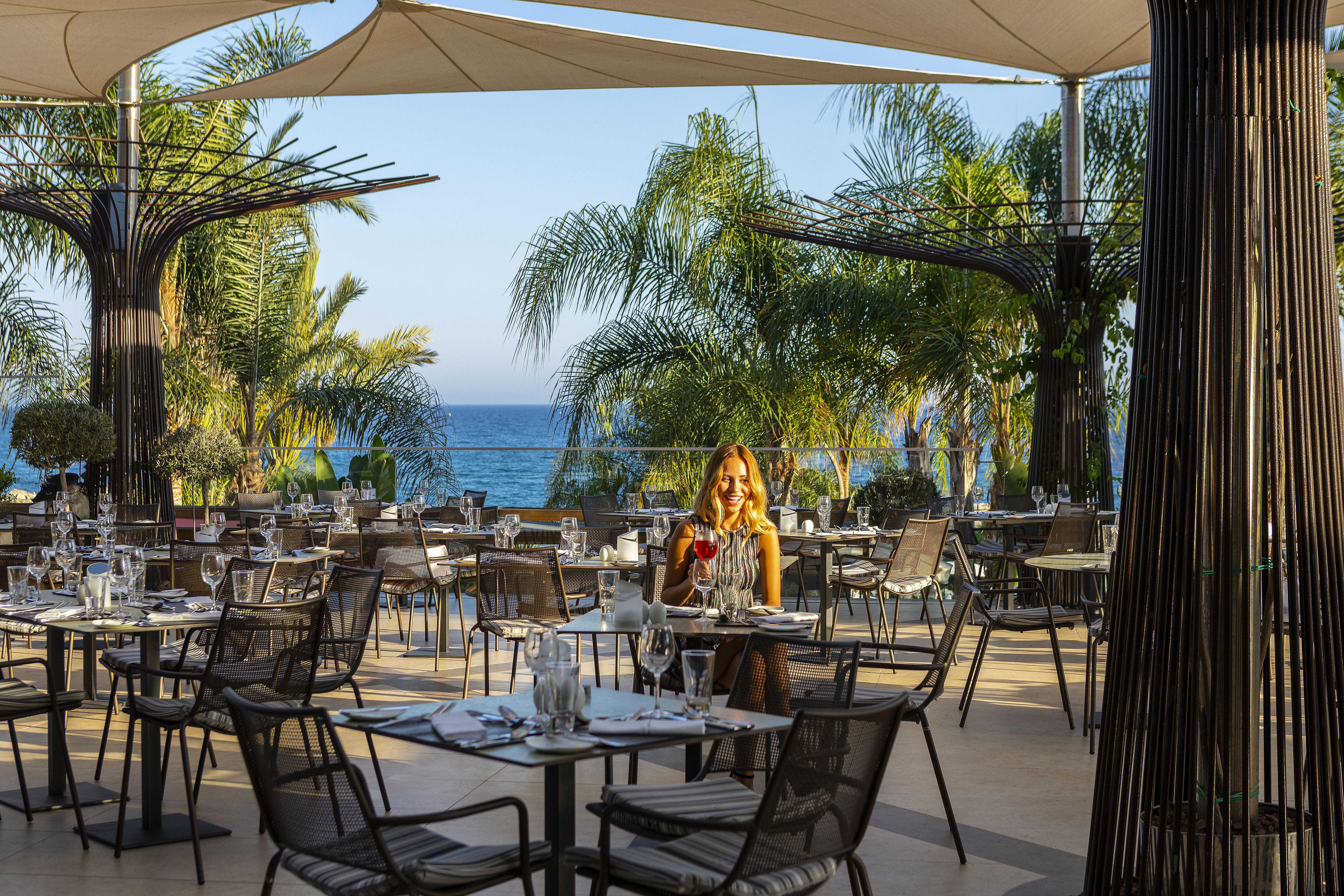 Amathus Beach Hotel Lemesós Eksteriør bilde The restaurant at the Hotel Eden Roc Cap Cana