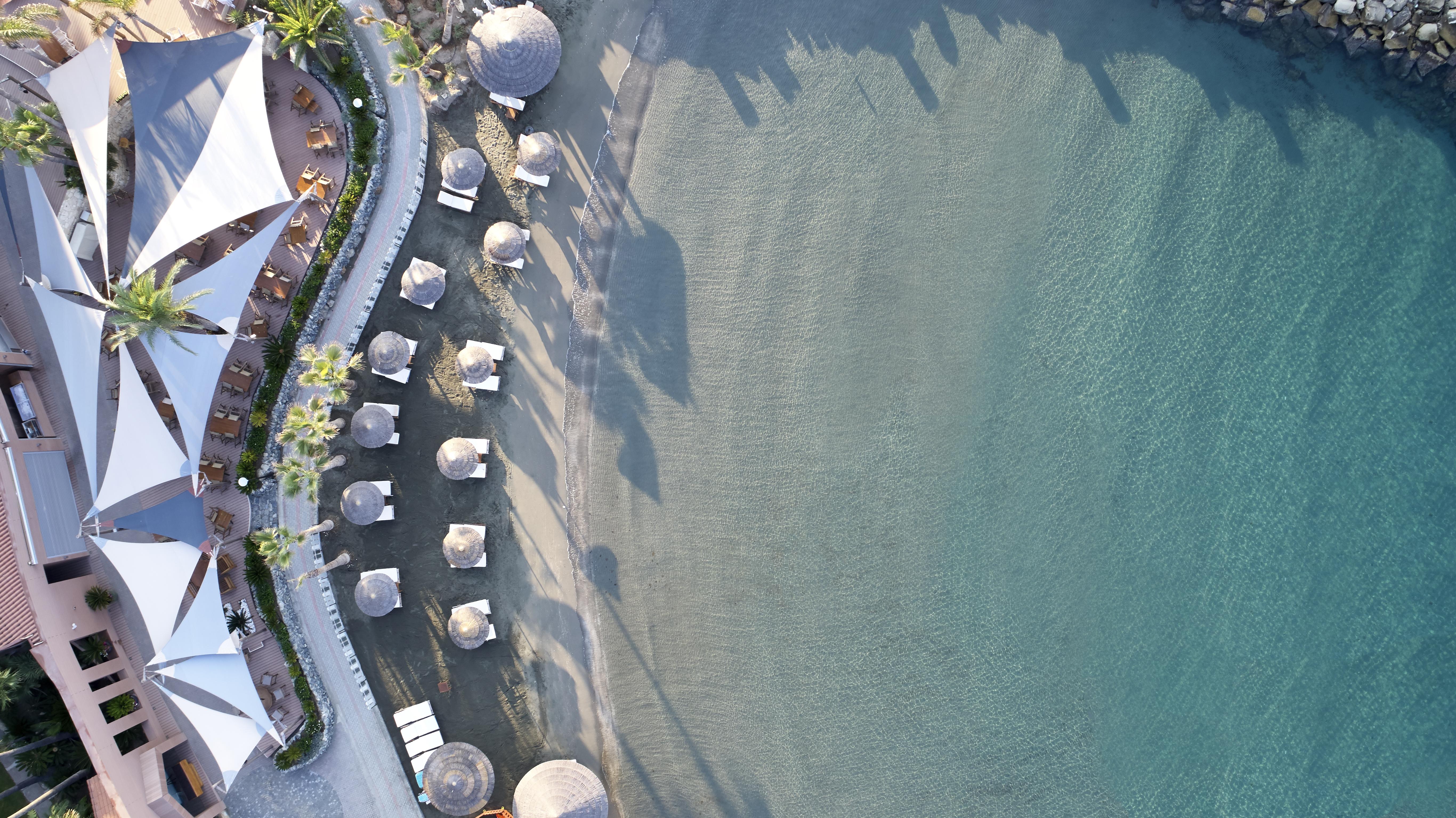 Amathus Beach Hotel Lemesós Eksteriør bilde Aerial view of the beach