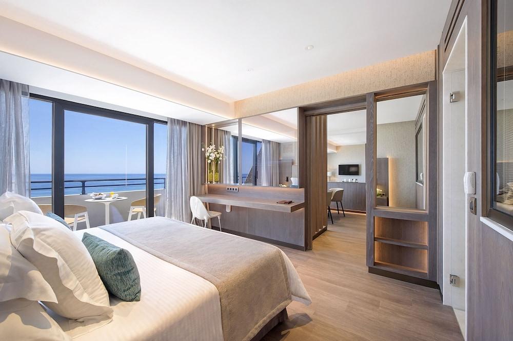 Amathus Beach Hotel Lemesós Eksteriør bilde A bedroom at the hotel