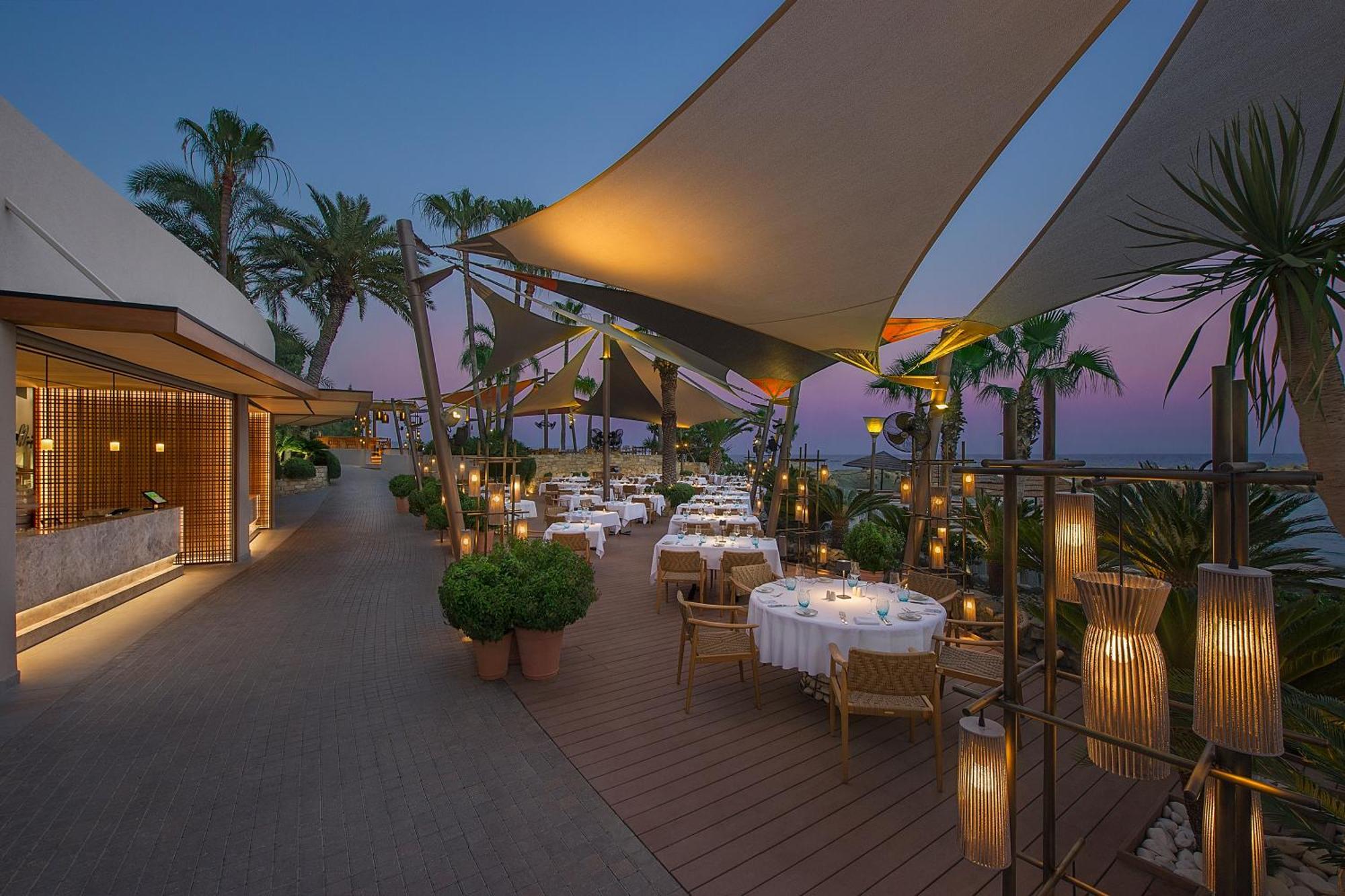 Amathus Beach Hotel Lemesós Eksteriør bilde The Deck